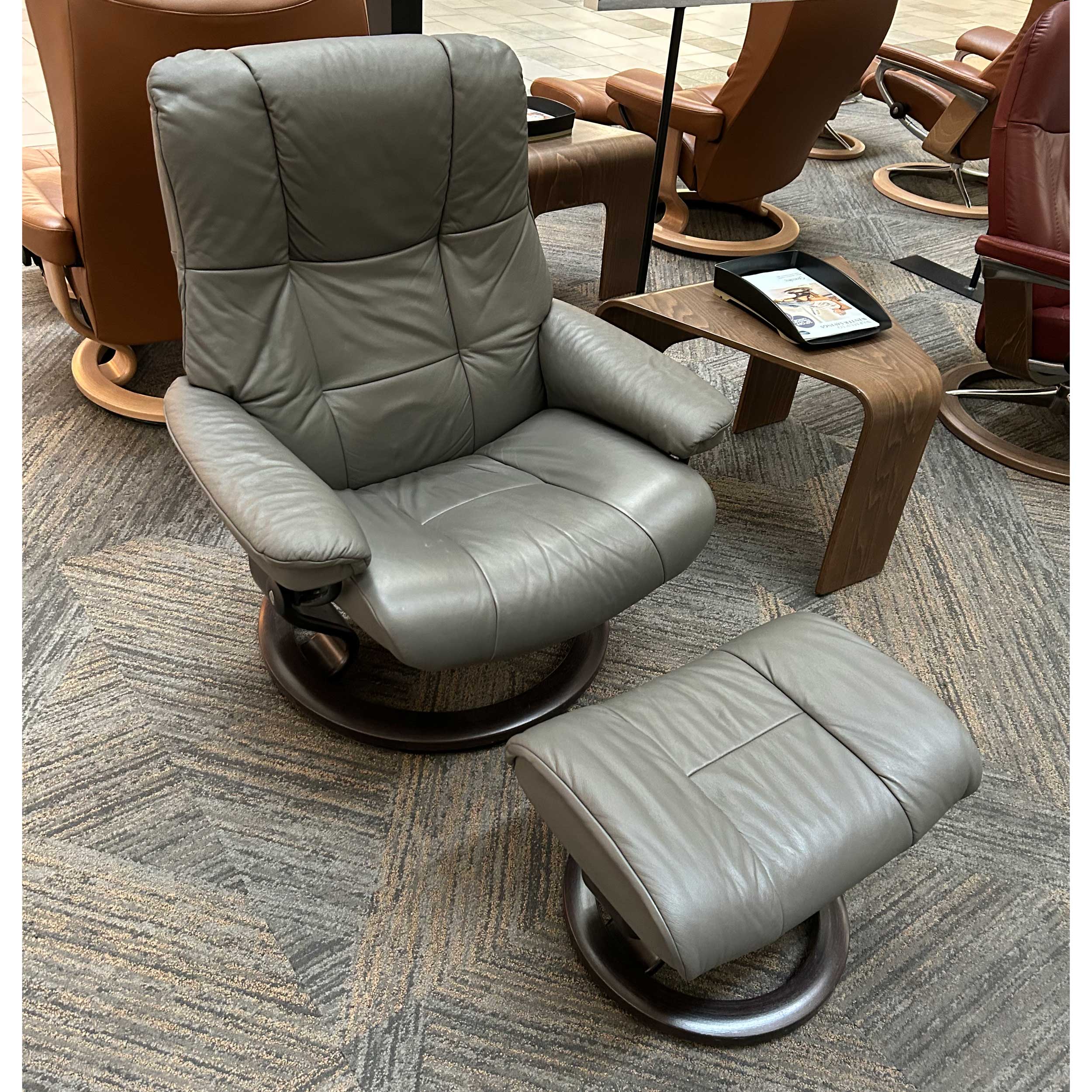Stressless_Large_Mayfair_Classic_Recliner_Closeout