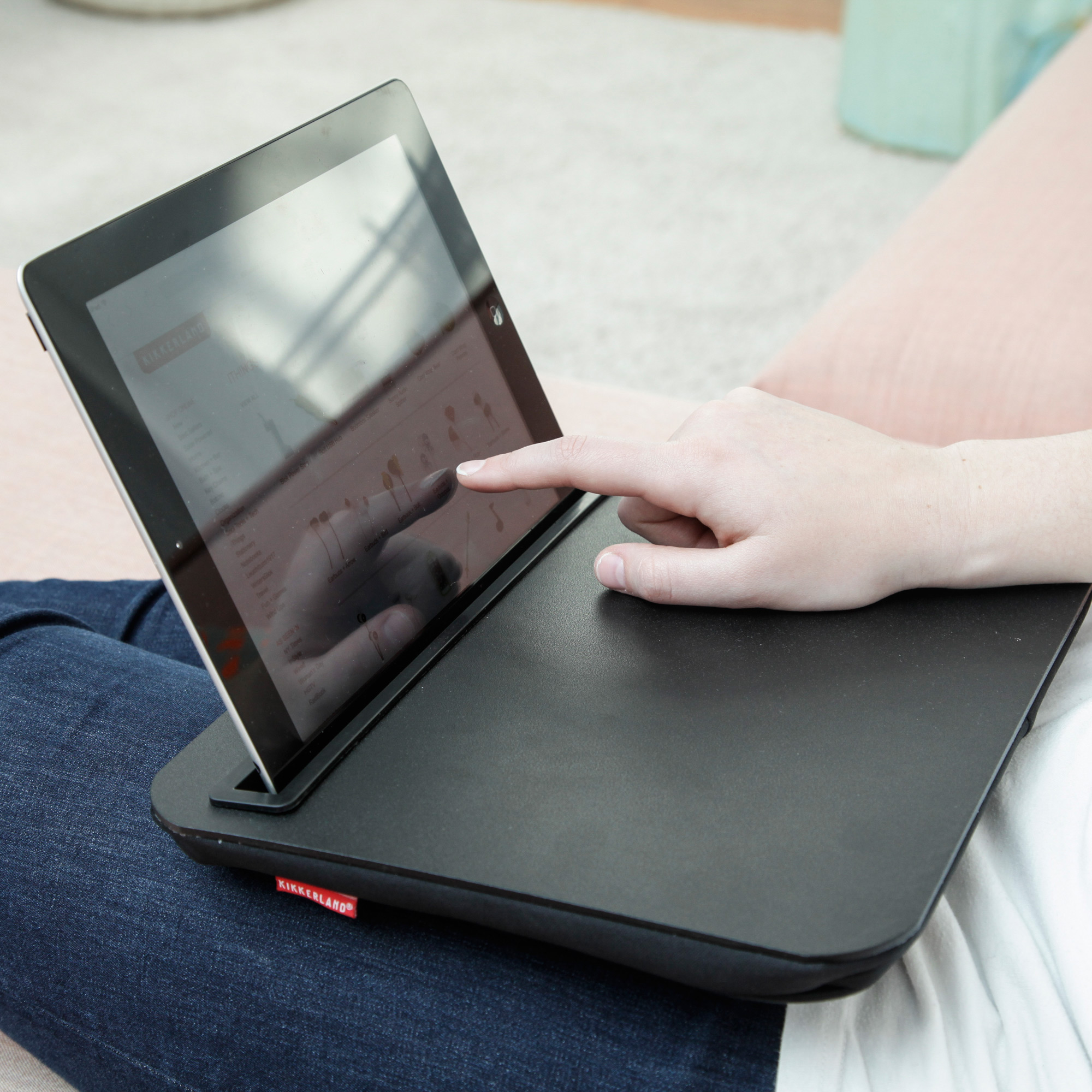 Ibed_laptop_tablet_stand_black_US039