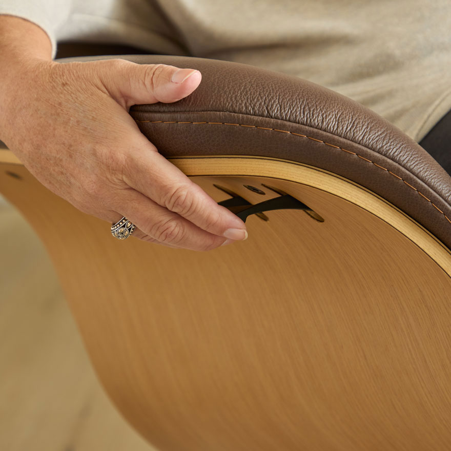 FALCON LEATHER RECLINER WITH OTTOMAN #186 - Image 5